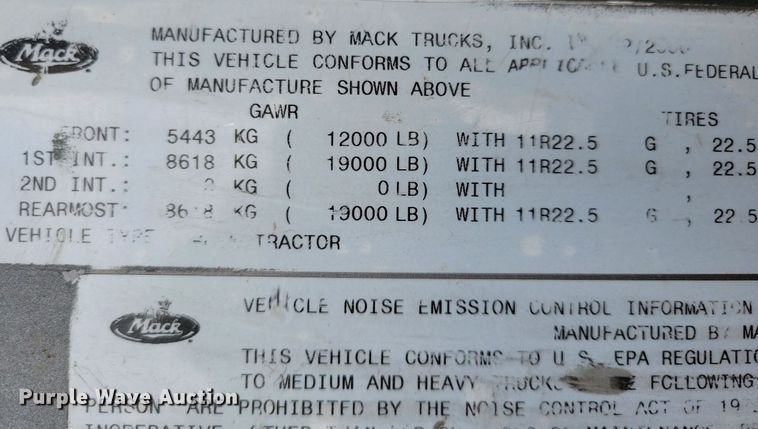 image for item JO9177 2000 Mack RD690S  semi truck