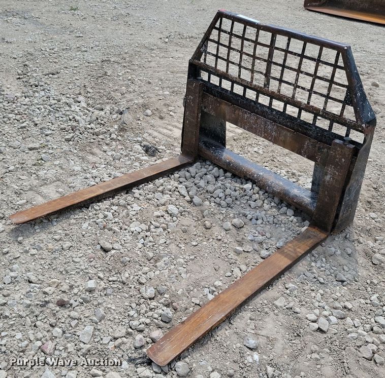 image for item JO9182 46" L skid steer forks