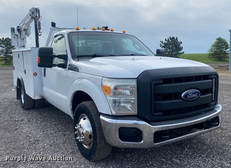 image for item JW9280 2015 Ford F350 Super Duty XL  utility bed pickup truck