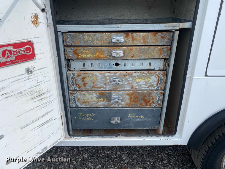 image for item JW9280 2015 Ford F350 Super Duty XL  utility bed pickup truck