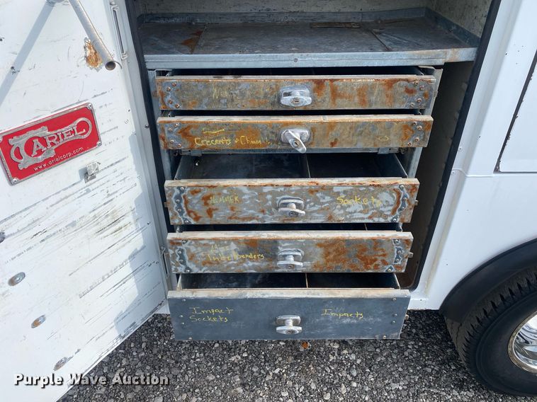 image for item JW9280 2015 Ford F350 Super Duty XL  utility bed pickup truck