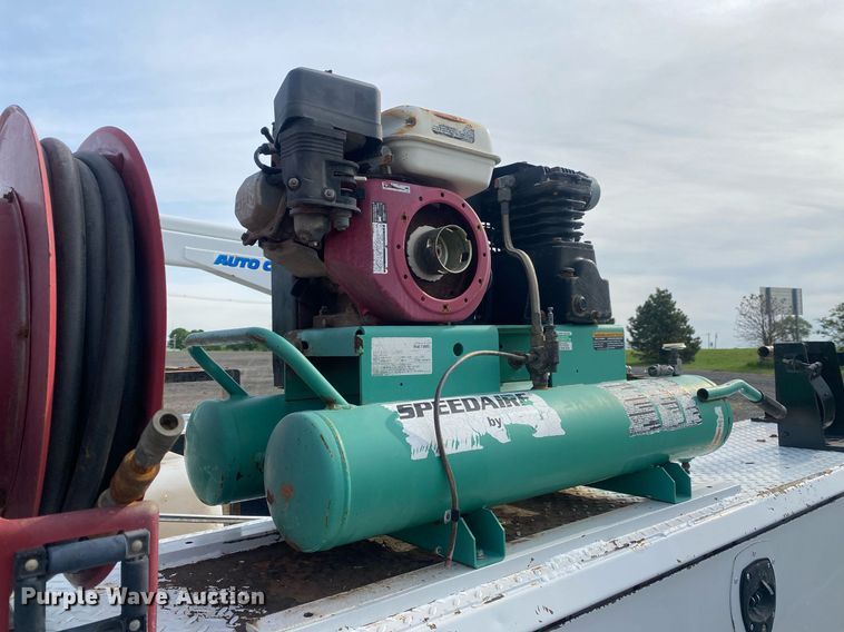 image for item JW9280 2015 Ford F350 Super Duty XL  utility bed pickup truck