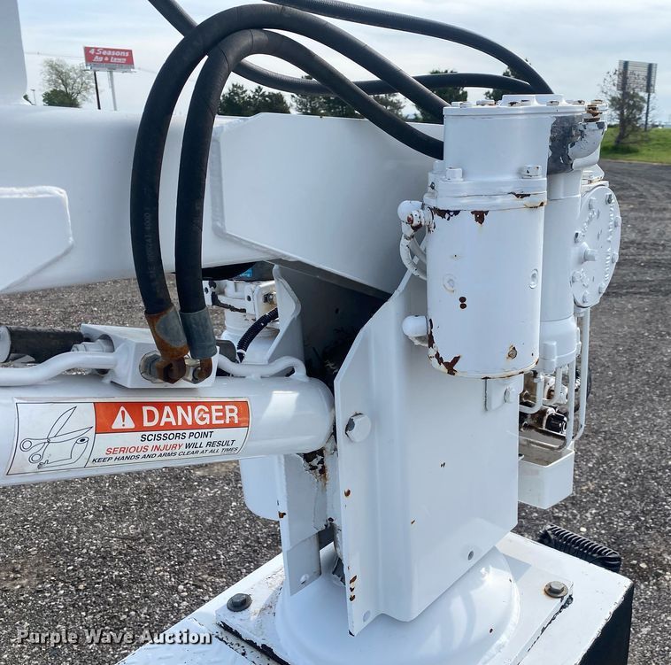 image for item JW9280 2015 Ford F350 Super Duty XL  utility bed pickup truck