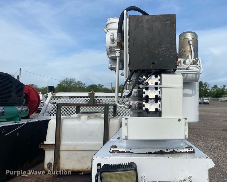 image for item JW9280 2015 Ford F350 Super Duty XL  utility bed pickup truck