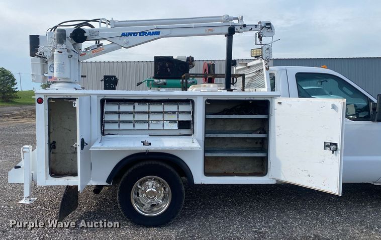 image for item JW9280 2015 Ford F350 Super Duty XL  utility bed pickup truck