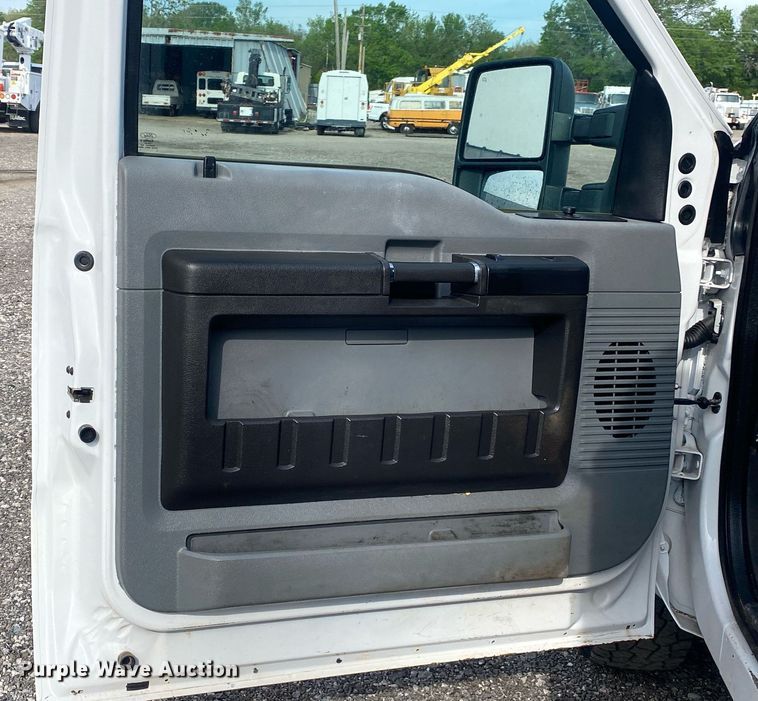 image for item JW9280 2015 Ford F350 Super Duty XL  utility bed pickup truck