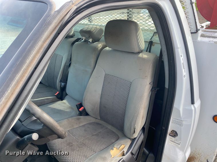 image for item JW9280 2015 Ford F350 Super Duty XL  utility bed pickup truck