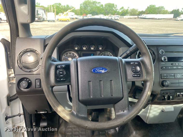 image for item JW9280 2015 Ford F350 Super Duty XL  utility bed pickup truck