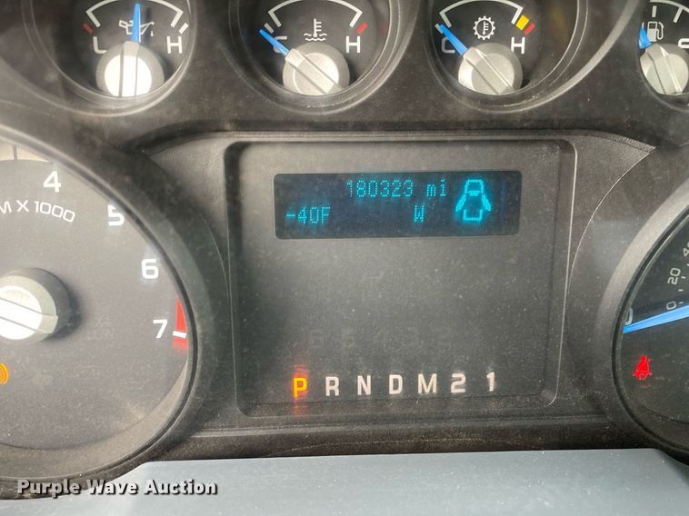 image for item JW9280 2015 Ford F350 Super Duty XL  utility bed pickup truck