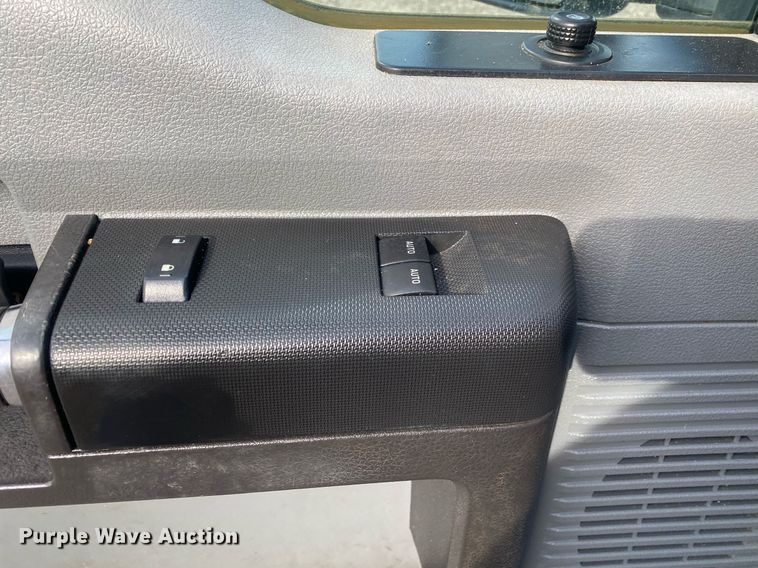 image for item JW9280 2015 Ford F350 Super Duty XL  utility bed pickup truck