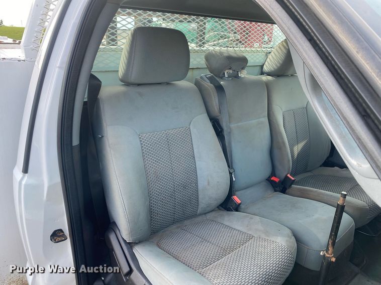 image for item JW9280 2015 Ford F350 Super Duty XL  utility bed pickup truck