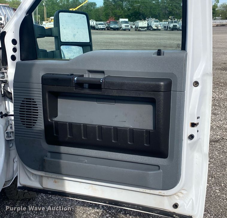 image for item JW9280 2015 Ford F350 Super Duty XL  utility bed pickup truck