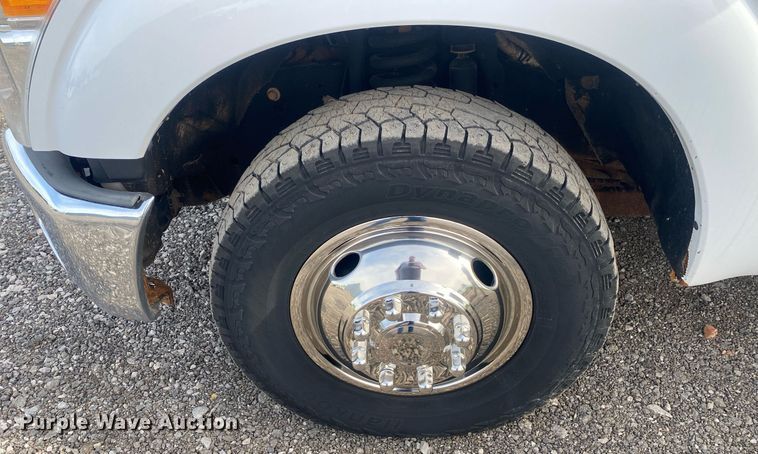 image for item JW9280 2015 Ford F350 Super Duty XL  utility bed pickup truck