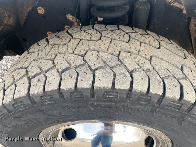 image for item JW9280 2015 Ford F350 Super Duty XL  utility bed pickup truck