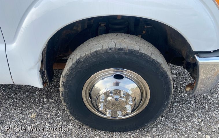 image for item JW9280 2015 Ford F350 Super Duty XL  utility bed pickup truck