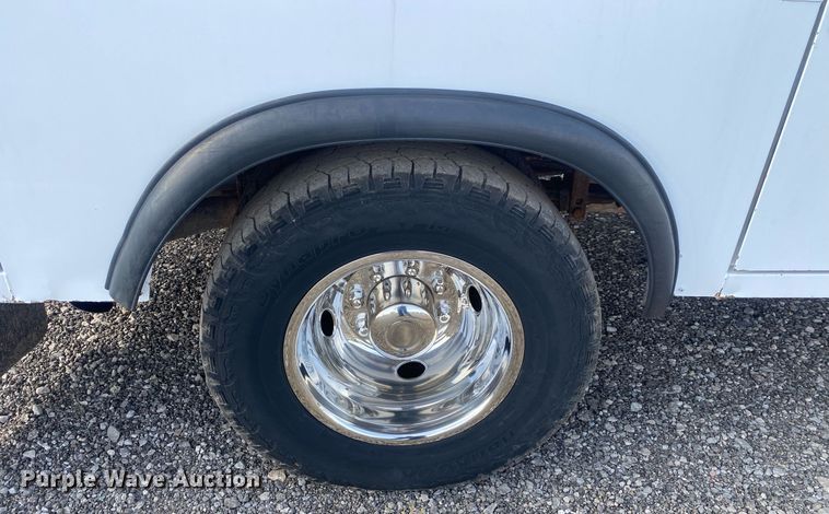 image for item JW9280 2015 Ford F350 Super Duty XL  utility bed pickup truck