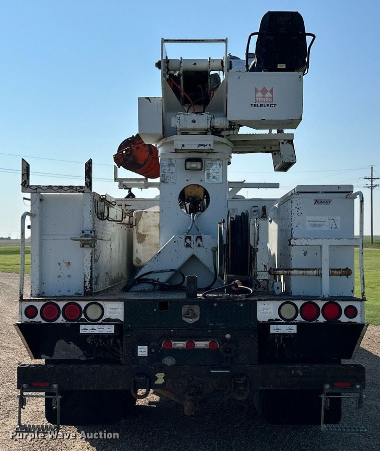 image for item KL9026 2000 Chevrolet C8500  digger derrick truck