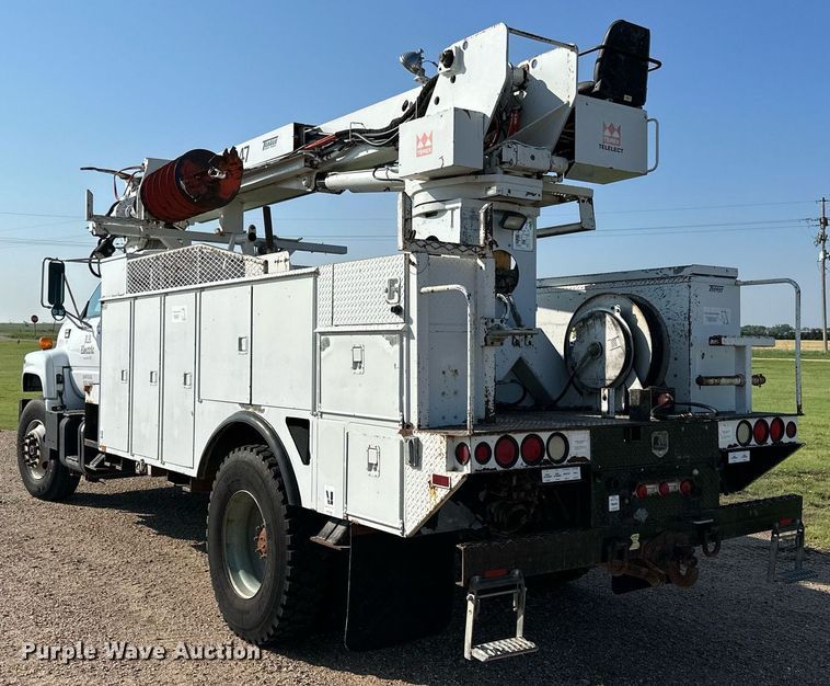 image for item KL9026 2000 Chevrolet C8500  digger derrick truck