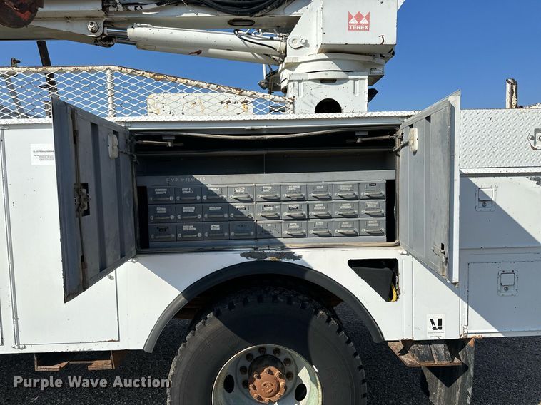 image for item KL9026 2000 Chevrolet C8500  digger derrick truck