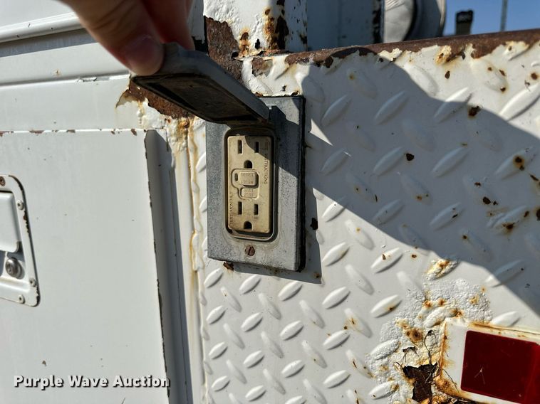 image for item KL9026 2000 Chevrolet C8500  digger derrick truck