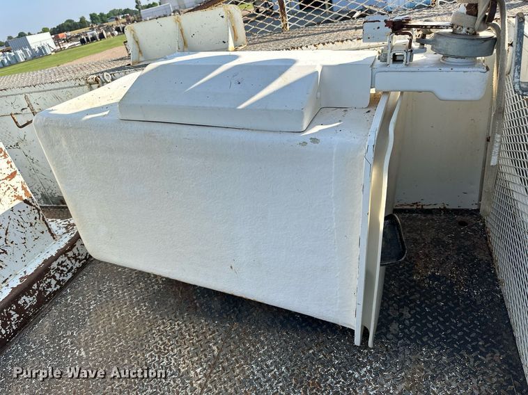 image for item KL9026 2000 Chevrolet C8500  digger derrick truck