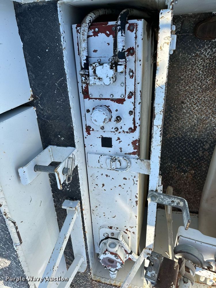 image for item KL9026 2000 Chevrolet C8500  digger derrick truck