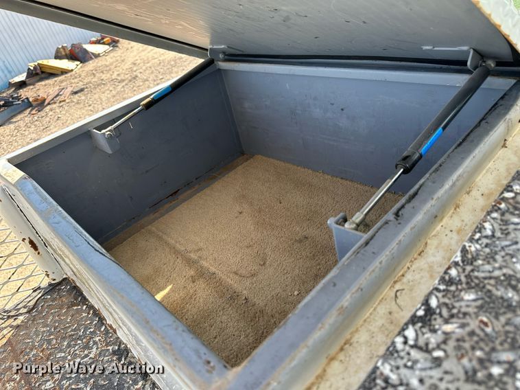 image for item KL9026 2000 Chevrolet C8500  digger derrick truck