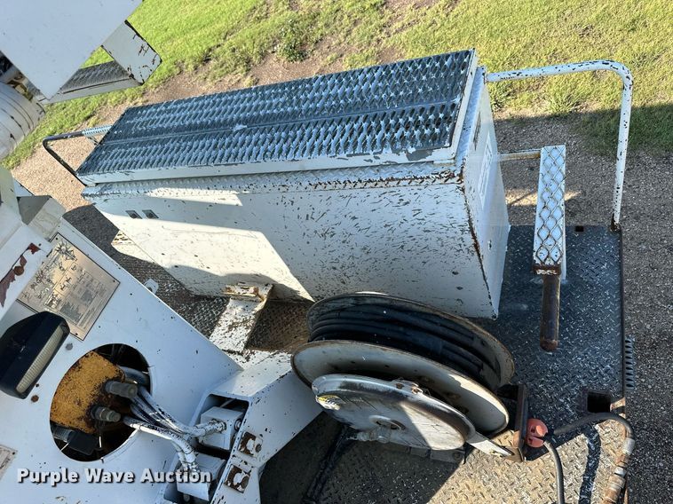 image for item KL9026 2000 Chevrolet C8500  digger derrick truck