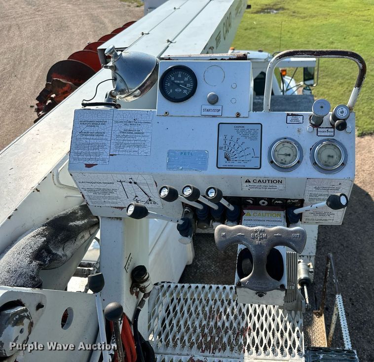 image for item KL9026 2000 Chevrolet C8500  digger derrick truck