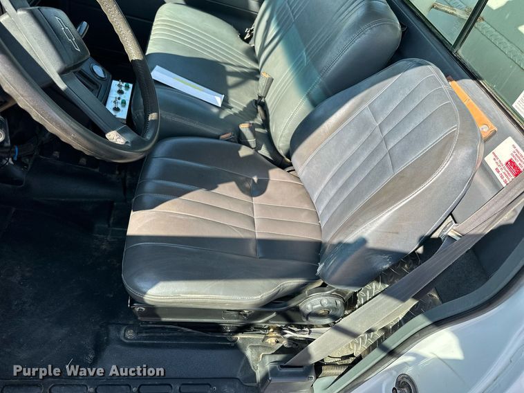 image for item KL9026 2000 Chevrolet C8500  digger derrick truck