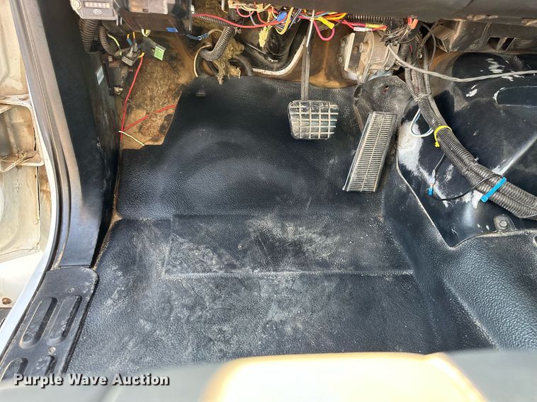 image for item KL9026 2000 Chevrolet C8500  digger derrick truck