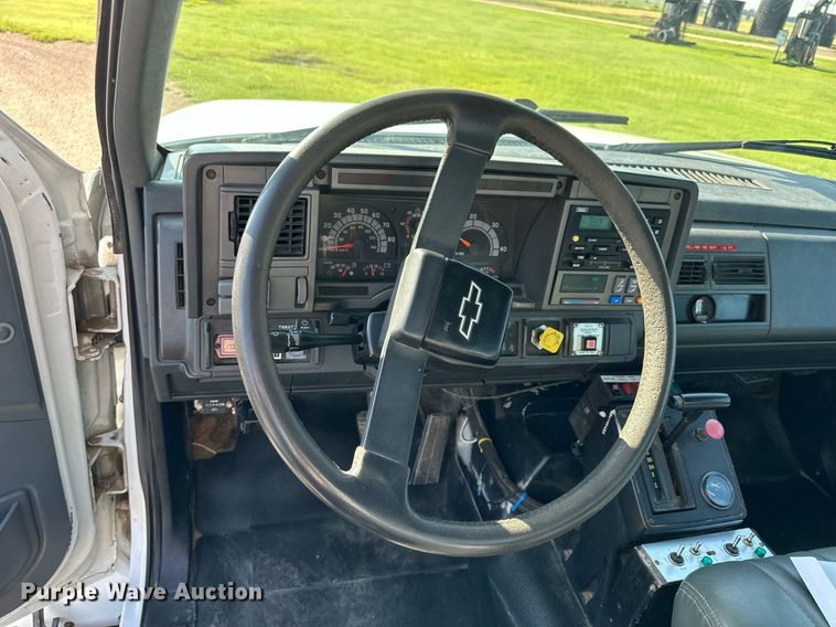 image for item KL9026 2000 Chevrolet C8500  digger derrick truck