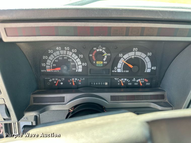 image for item KL9026 2000 Chevrolet C8500  digger derrick truck