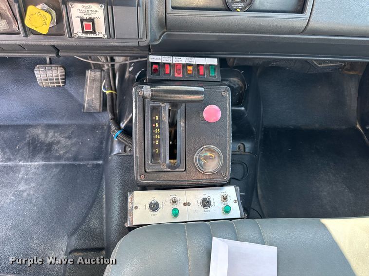 image for item KL9026 2000 Chevrolet C8500  digger derrick truck