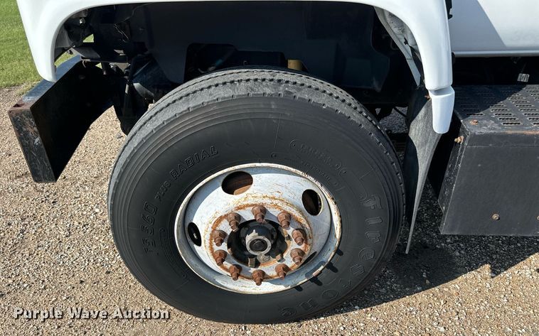 image for item KL9026 2000 Chevrolet C8500  digger derrick truck