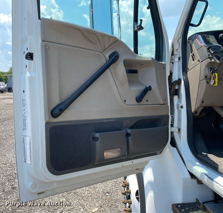 image for item KW9247 2007 Sterling Acterra  utility / service truck