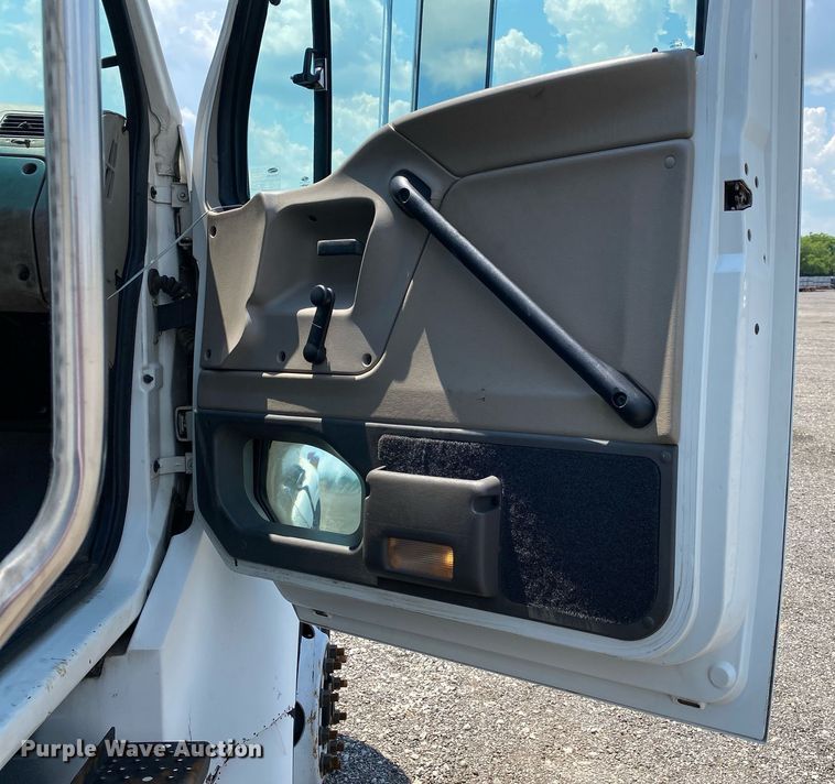 image for item KW9247 2007 Sterling Acterra  utility / service truck