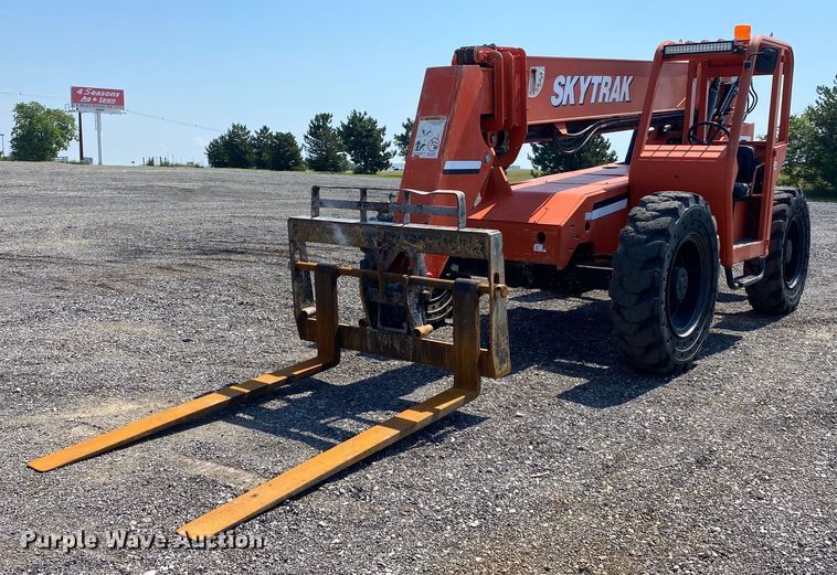 image for item KW9252 2005 SkyTrak 6042  telehandler
