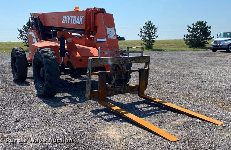 image for item KW9252 2005 SkyTrak 6042  telehandler