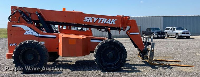 image for item KW9252 2005 SkyTrak 6042  telehandler