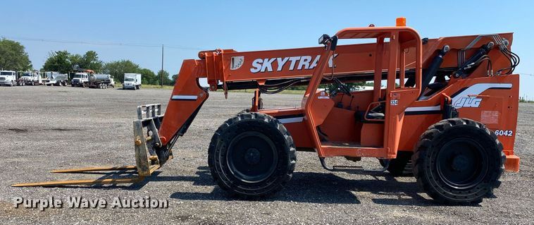 image for item KW9252 2005 SkyTrak 6042  telehandler