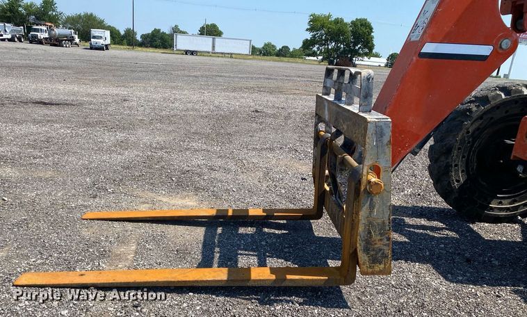 image for item KW9252 2005 SkyTrak 6042  telehandler