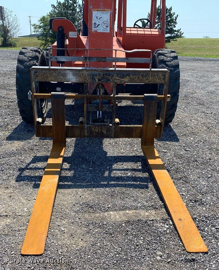 image for item KW9252 2005 SkyTrak 6042  telehandler