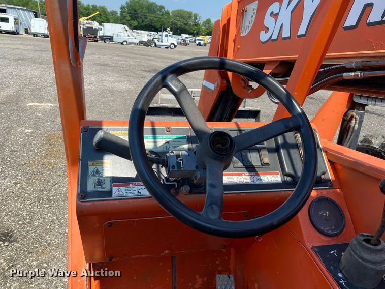 image for item KW9252 2005 SkyTrak 6042  telehandler