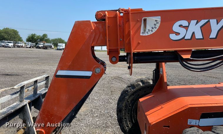 image for item KW9252 2005 SkyTrak 6042  telehandler