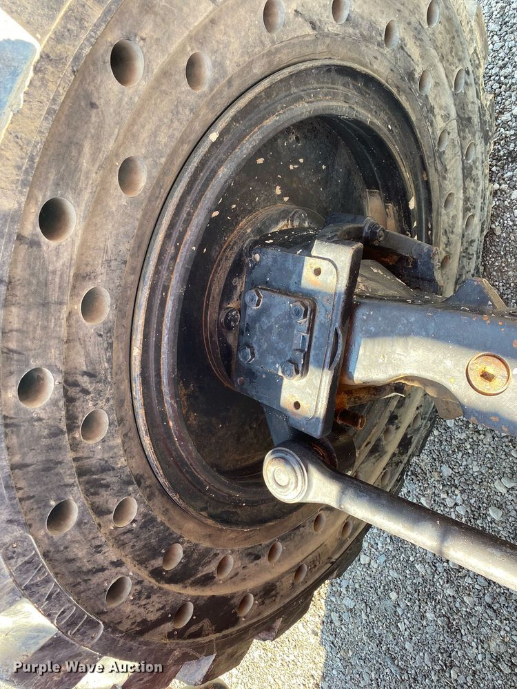 image for item KW9252 2005 SkyTrak 6042  telehandler