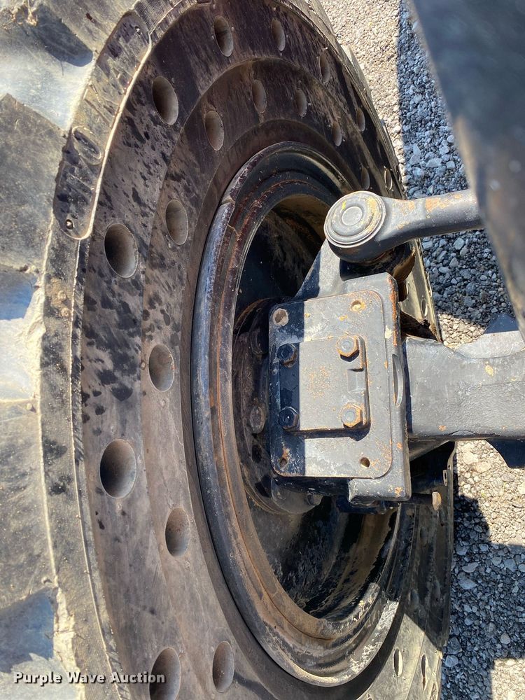 image for item KW9252 2005 SkyTrak 6042  telehandler