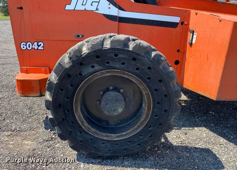 image for item KW9252 2005 SkyTrak 6042  telehandler