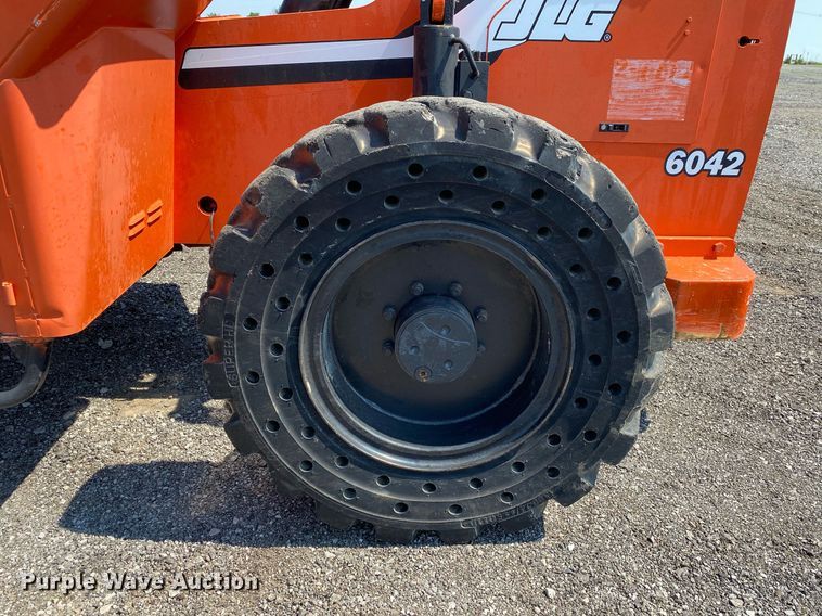 image for item KW9252 2005 SkyTrak 6042  telehandler