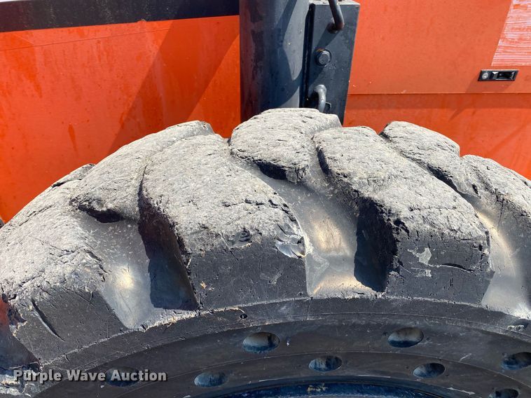 image for item KW9252 2005 SkyTrak 6042  telehandler